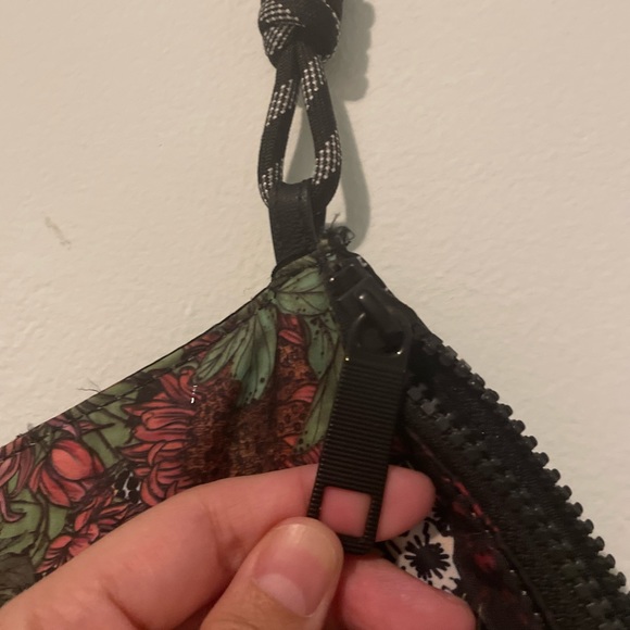 Lululemon Clutch - Picture 2 of 4